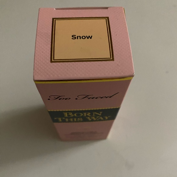 Too Faced - Born This Way - Natural Finish Longwear Liquid Foundation (SNOW) - Picture 7 of 16